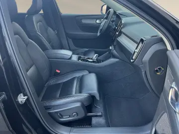 VOLVO XC40 B3  Dark