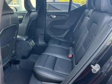 VOLVO XC40 B3  Dark