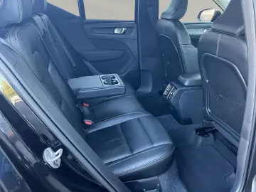 VOLVO XC40 B3  Dark