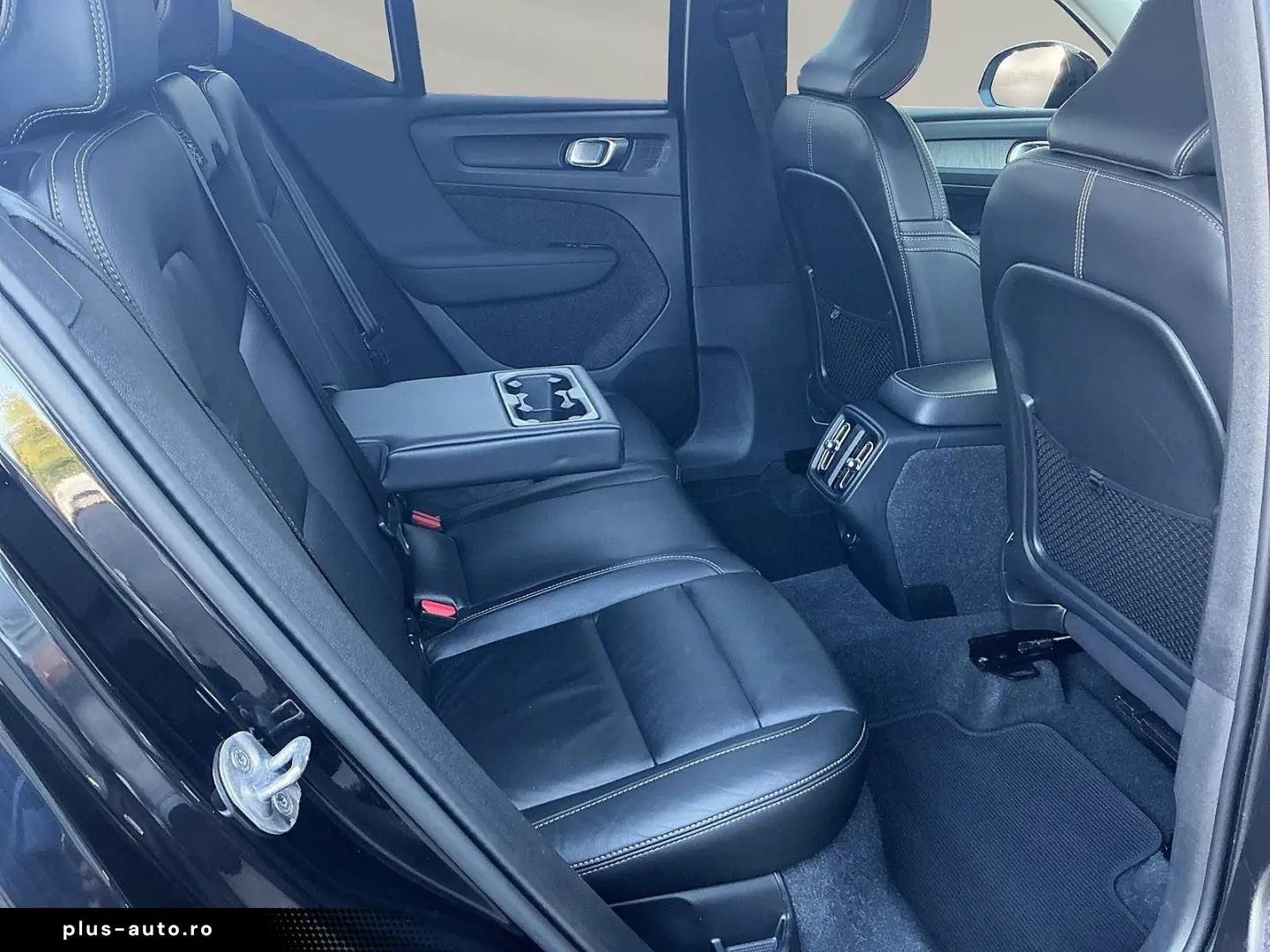 VOLVO XC40 B3  Dark