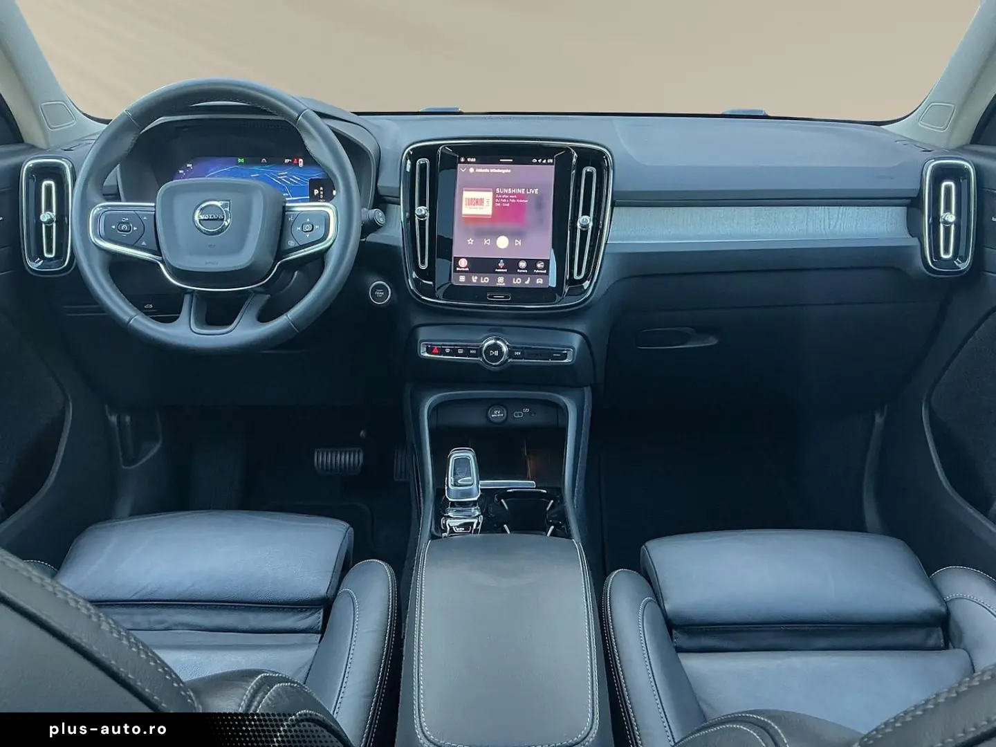 VOLVO XC40 B3  Dark