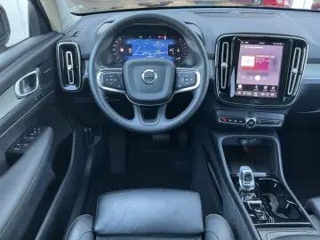 VOLVO XC40 B3  Dark