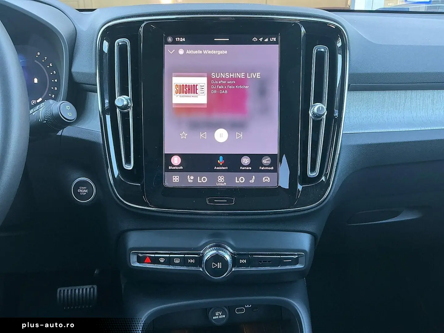 VOLVO XC40 B3  Dark