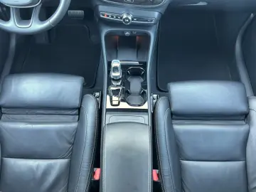 VOLVO XC40 B3  Dark