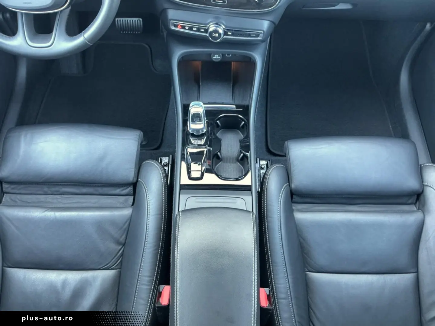 VOLVO XC40 B3  Dark