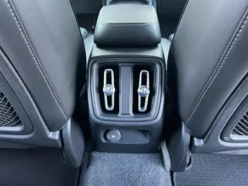 VOLVO XC40 B3  Dark