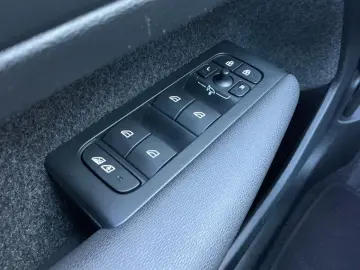 VOLVO XC40 B3  Dark