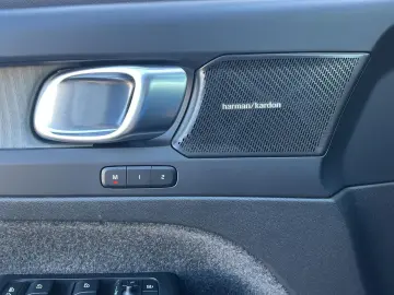VOLVO XC40 B3  Dark