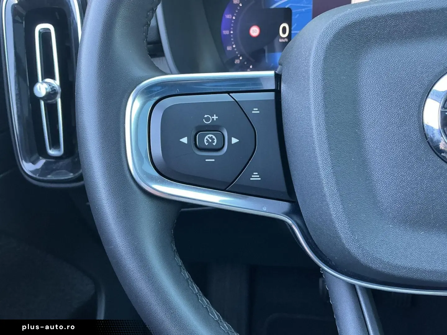 VOLVO XC40 B3  Dark