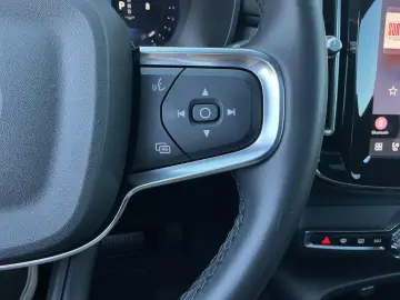 VOLVO XC40 B3  Dark