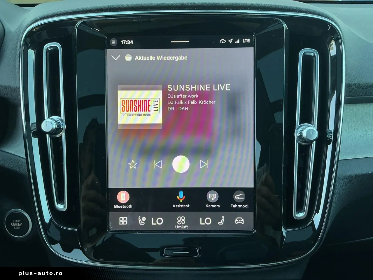 VOLVO XC40 B3  Dark