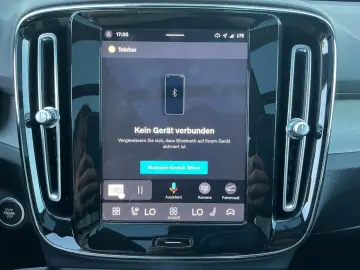 VOLVO XC40 B3  Dark