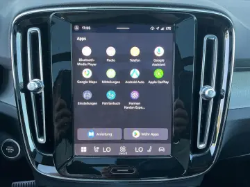 VOLVO XC40 B3  Dark