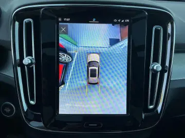 VOLVO XC40 B3  Dark