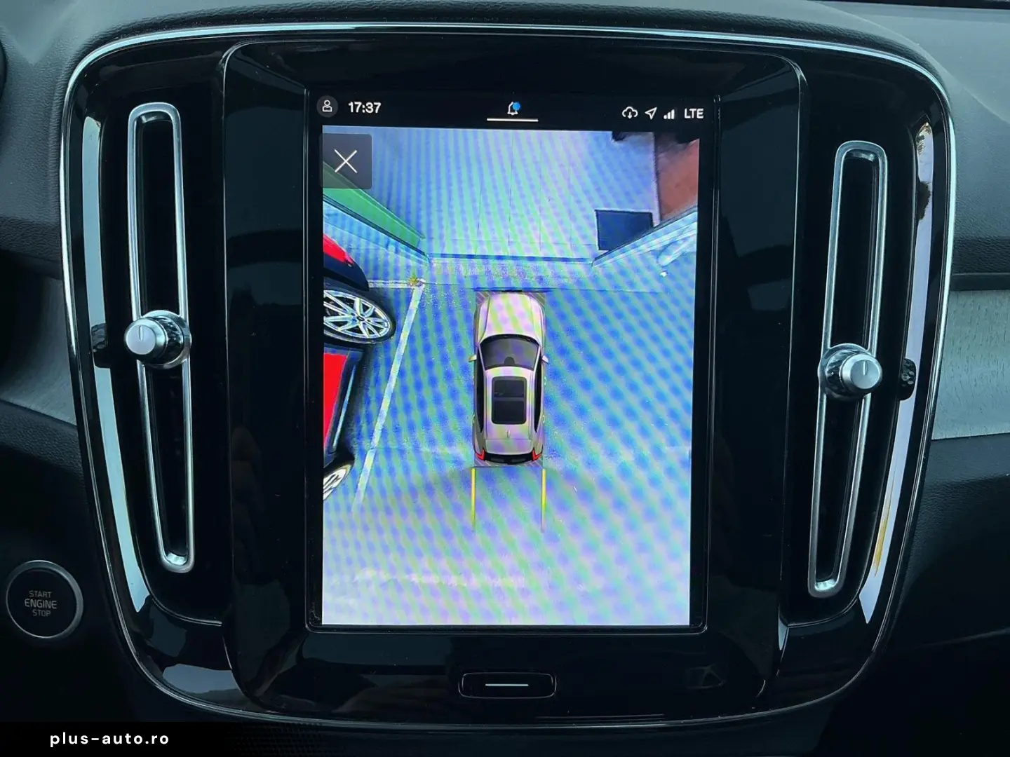 VOLVO XC40 B3  Dark