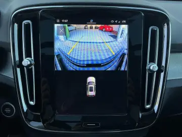 VOLVO XC40 B3  Dark