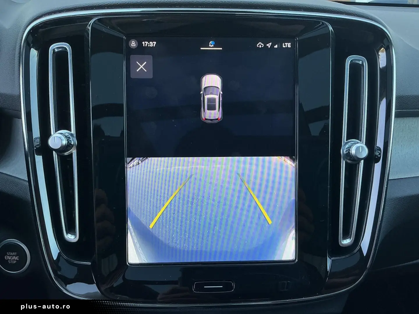 VOLVO XC40 B3  Dark