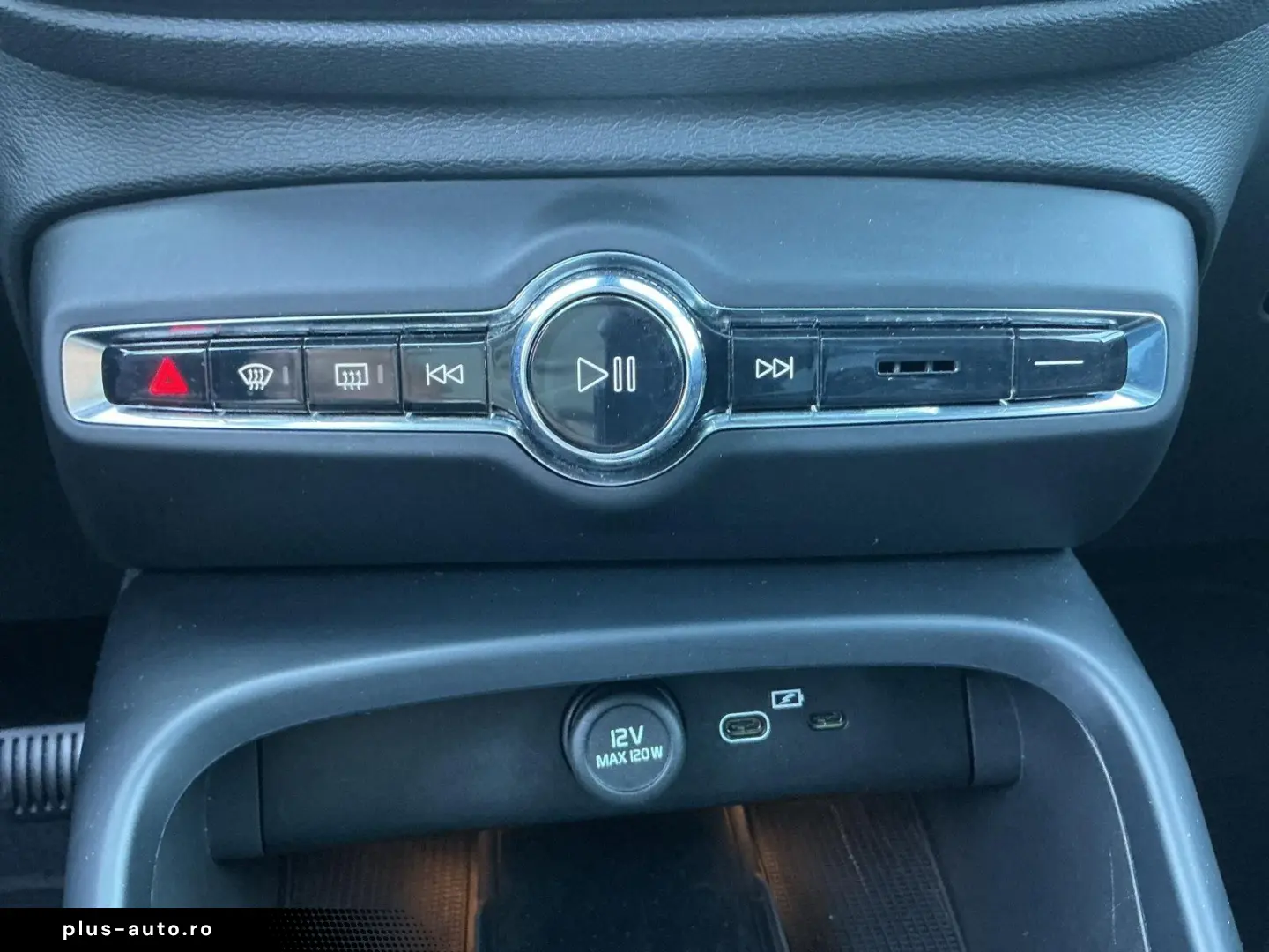 VOLVO XC40 B3  Dark