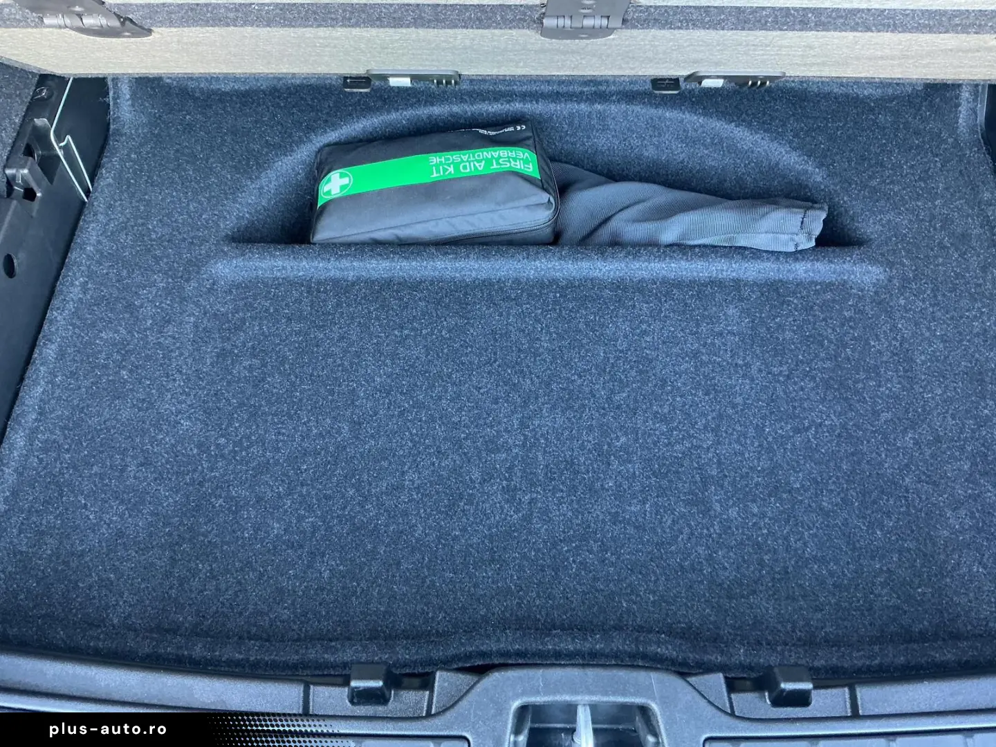 VOLVO XC40 B3  Dark