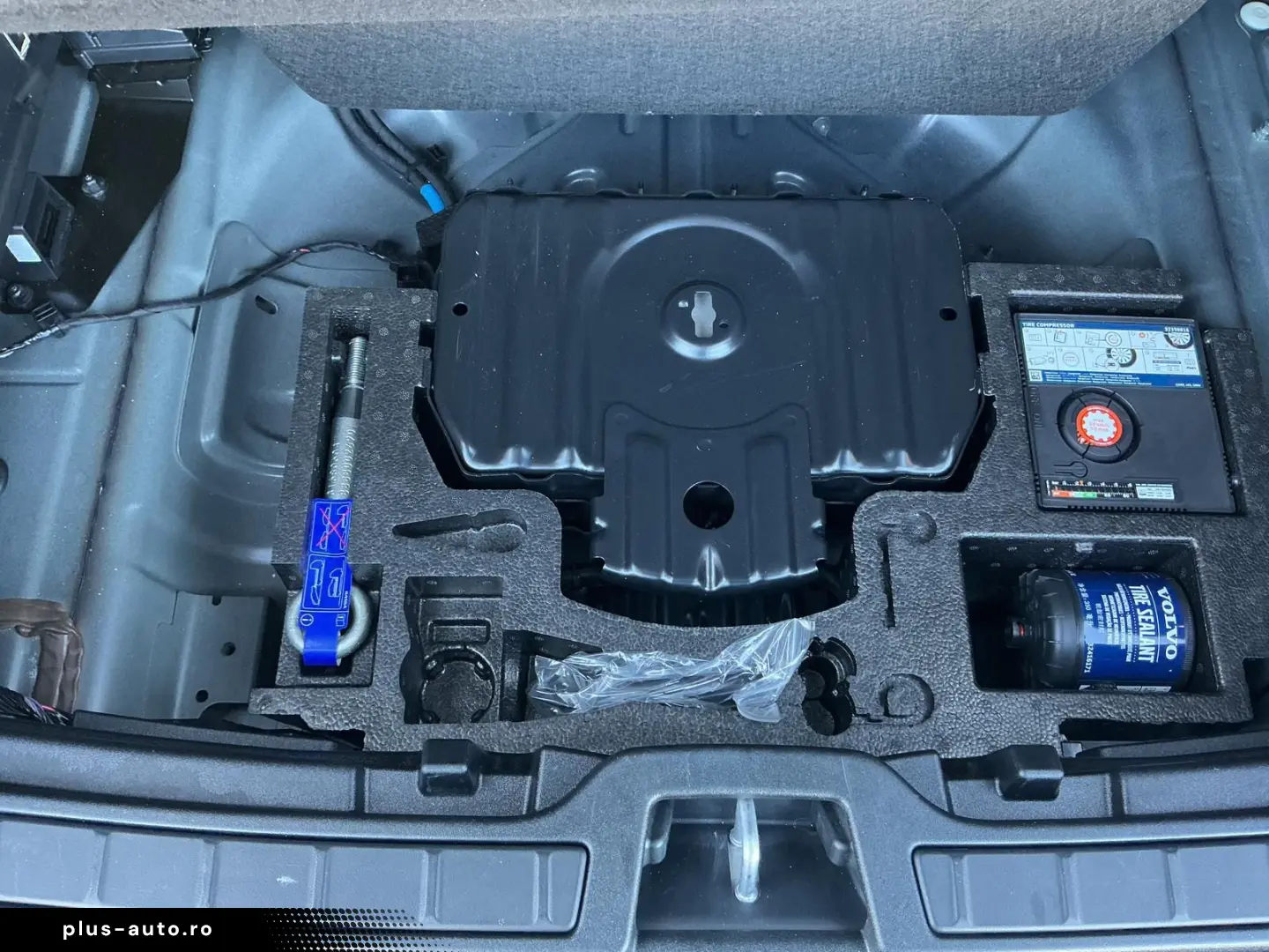 VOLVO XC40 B3  Dark