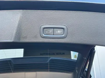 VOLVO XC40 B3  Dark