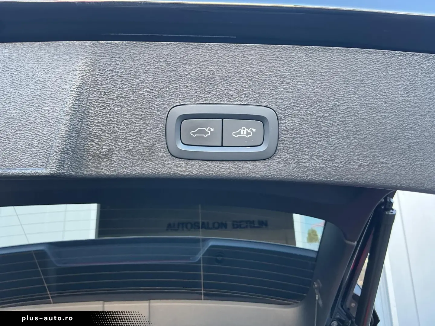 VOLVO XC40 B3  Dark