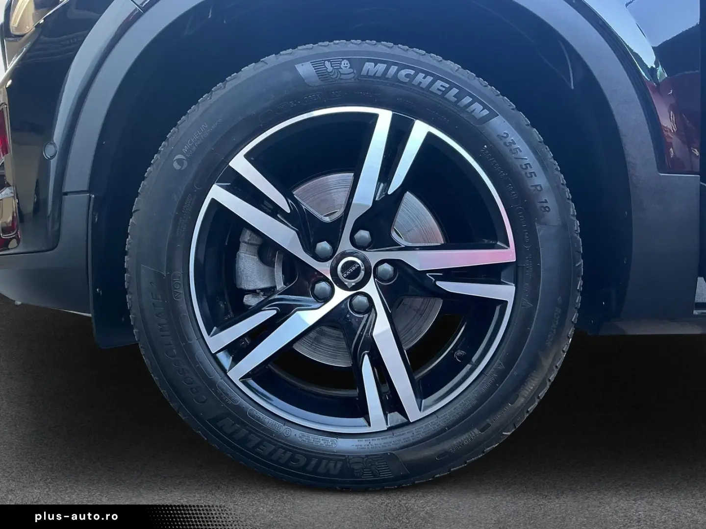 VOLVO XC40 B3  Dark