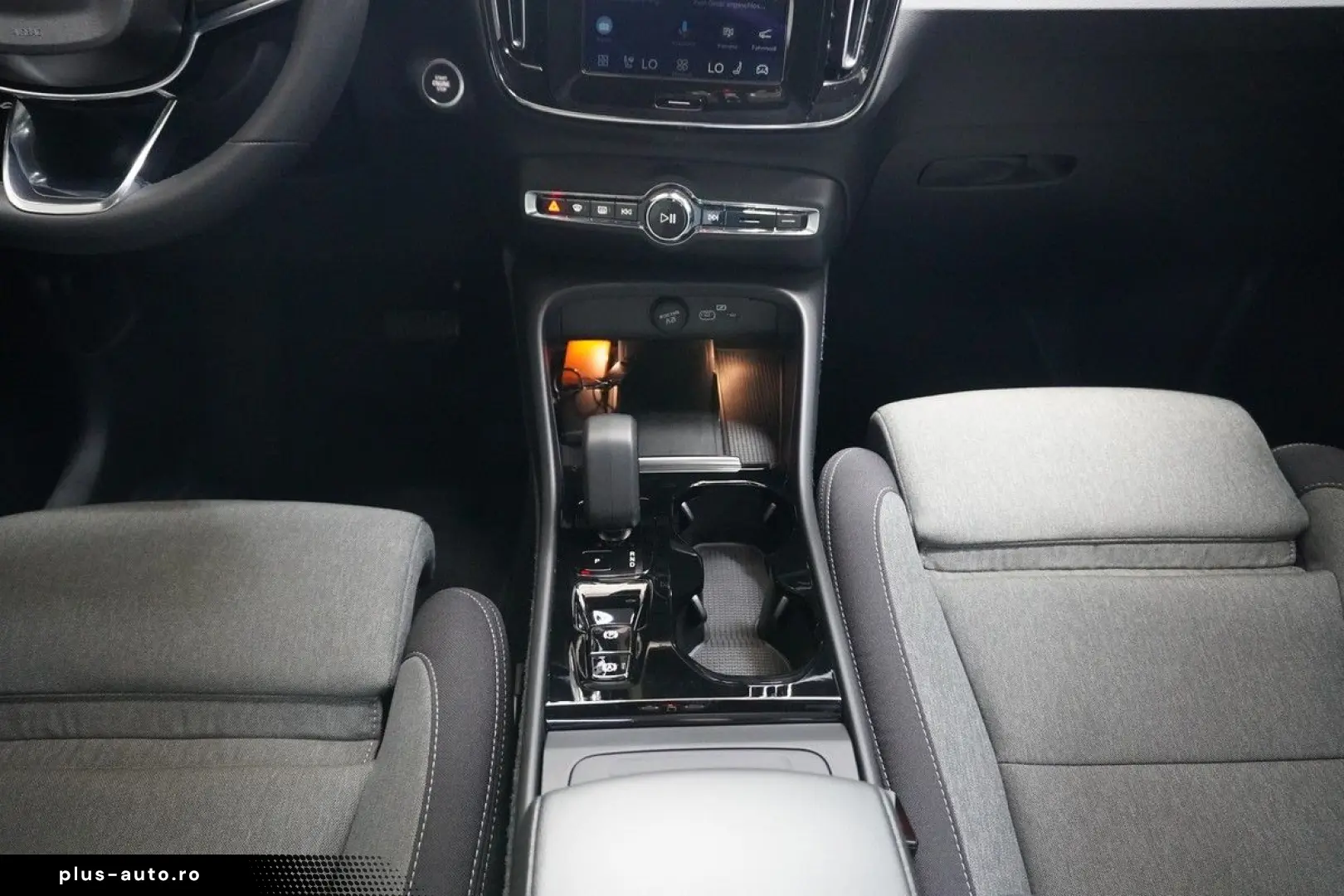 VOLVO XC40  B3 Plus Dark