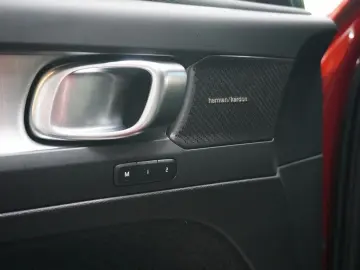 VOLVO XC40  B3 Plus Dark