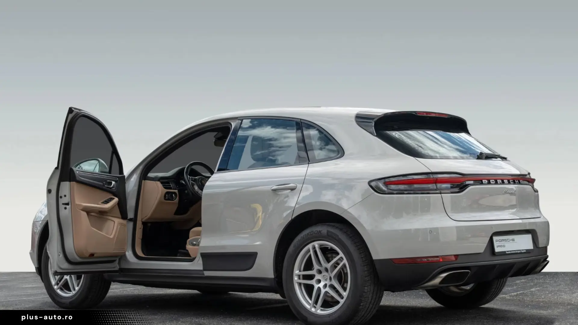 Porsche Macan Panoramic Roof  reversing camera  DAB