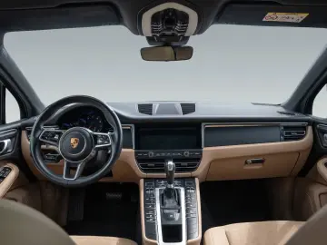 Porsche Macan Panoramic Roof  reversing camera  DAB