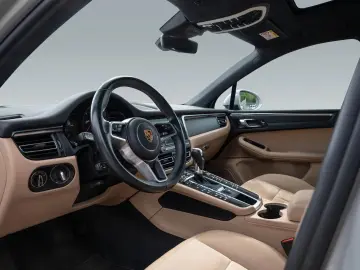 Porsche Macan Panoramic Roof  reversing camera  DAB