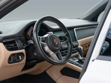 Porsche Macan Panoramic Roof  reversing camera  DAB