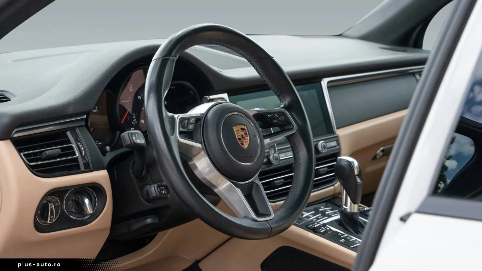 Porsche Macan Panoramic Roof  reversing camera  DAB