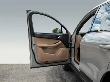 Porsche Macan Panoramic Roof  reversing camera  DAB