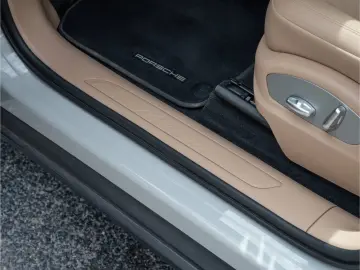 Porsche Macan Panoramic Roof  reversing camera  DAB