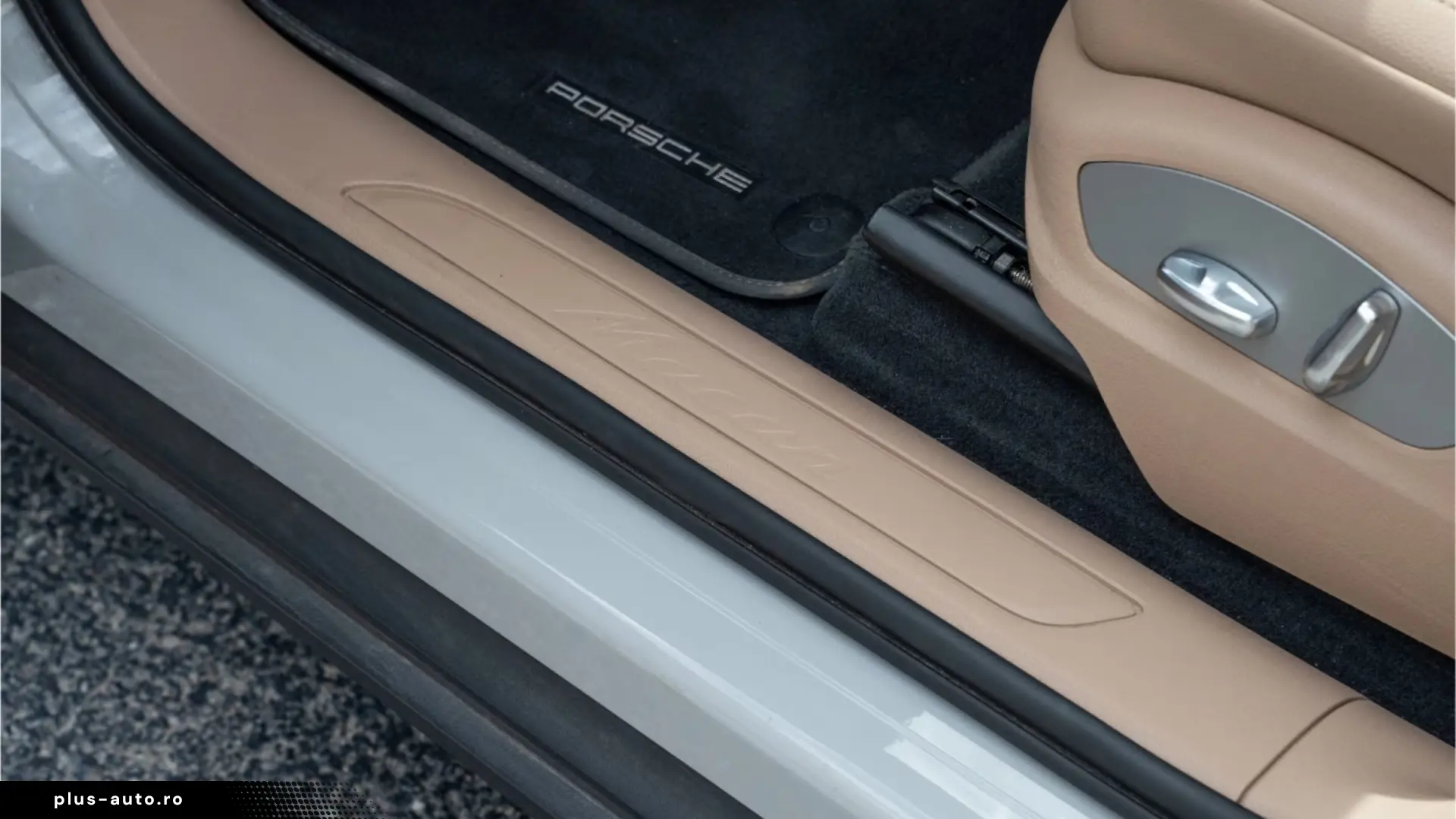 Porsche Macan Panoramic Roof  reversing camera  DAB