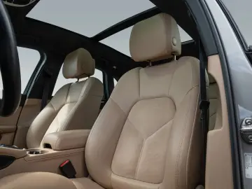 Porsche Macan Panoramic Roof  reversing camera  DAB