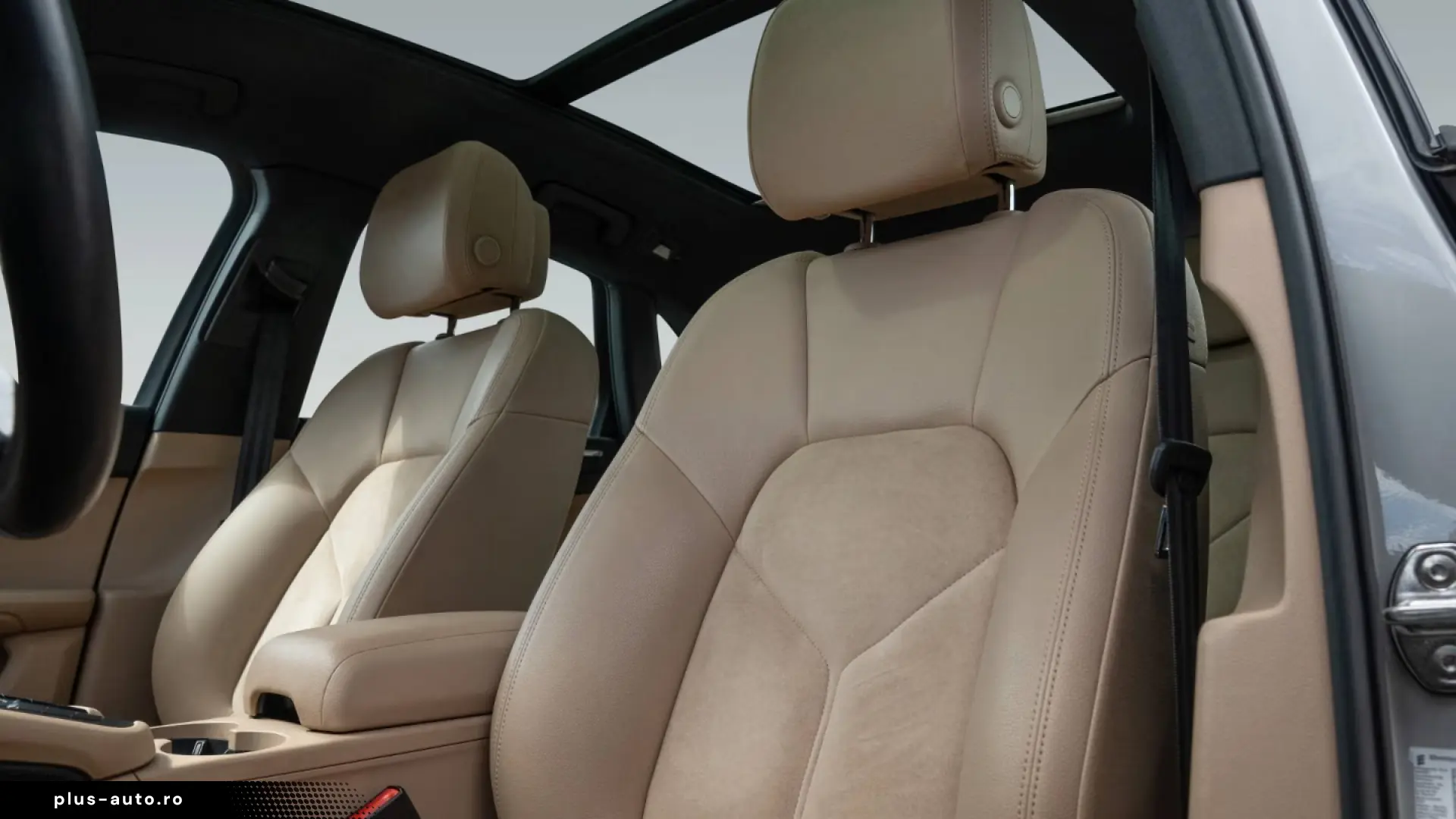 Porsche Macan Panoramic Roof  reversing camera  DAB