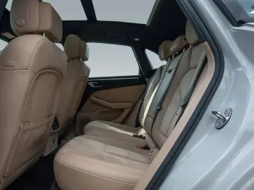 Porsche Macan Panoramic Roof  reversing camera  DAB