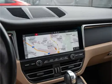 Porsche Macan Panoramic Roof  reversing camera  DAB