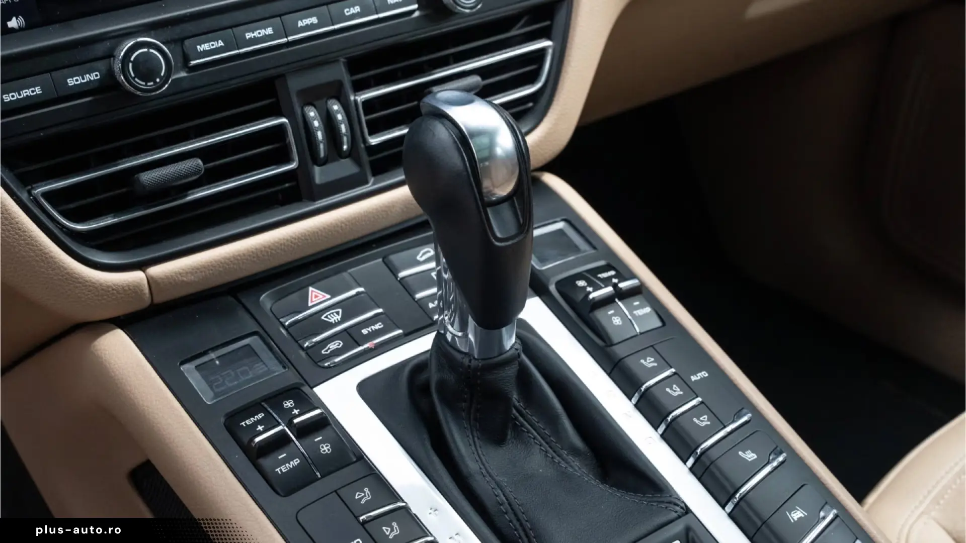 Porsche Macan Panoramic Roof  reversing camera  DAB