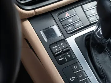 Porsche Macan Panoramic Roof  reversing camera  DAB