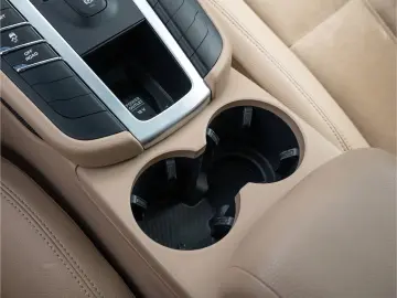 Porsche Macan Panoramic Roof  reversing camera  DAB