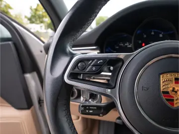 Porsche Macan Panoramic Roof  reversing camera  DAB