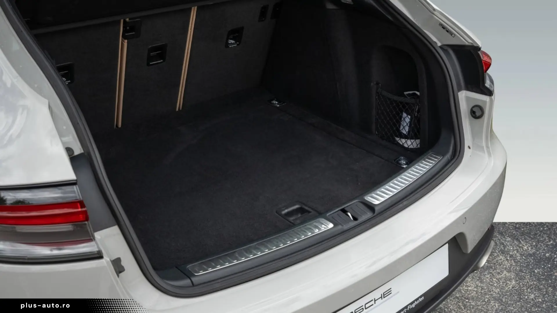 Porsche Macan Panoramic Roof  reversing camera  DAB
