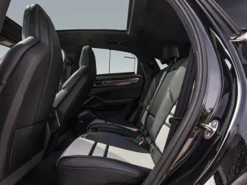 Porsche Cayenne Coupe BOSE Adaptive Cruise Control PASM