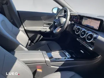 MERCEDES-BENZ CLA 180 PROGRESSIVE RÜCKFKAM LENKRHZ LED