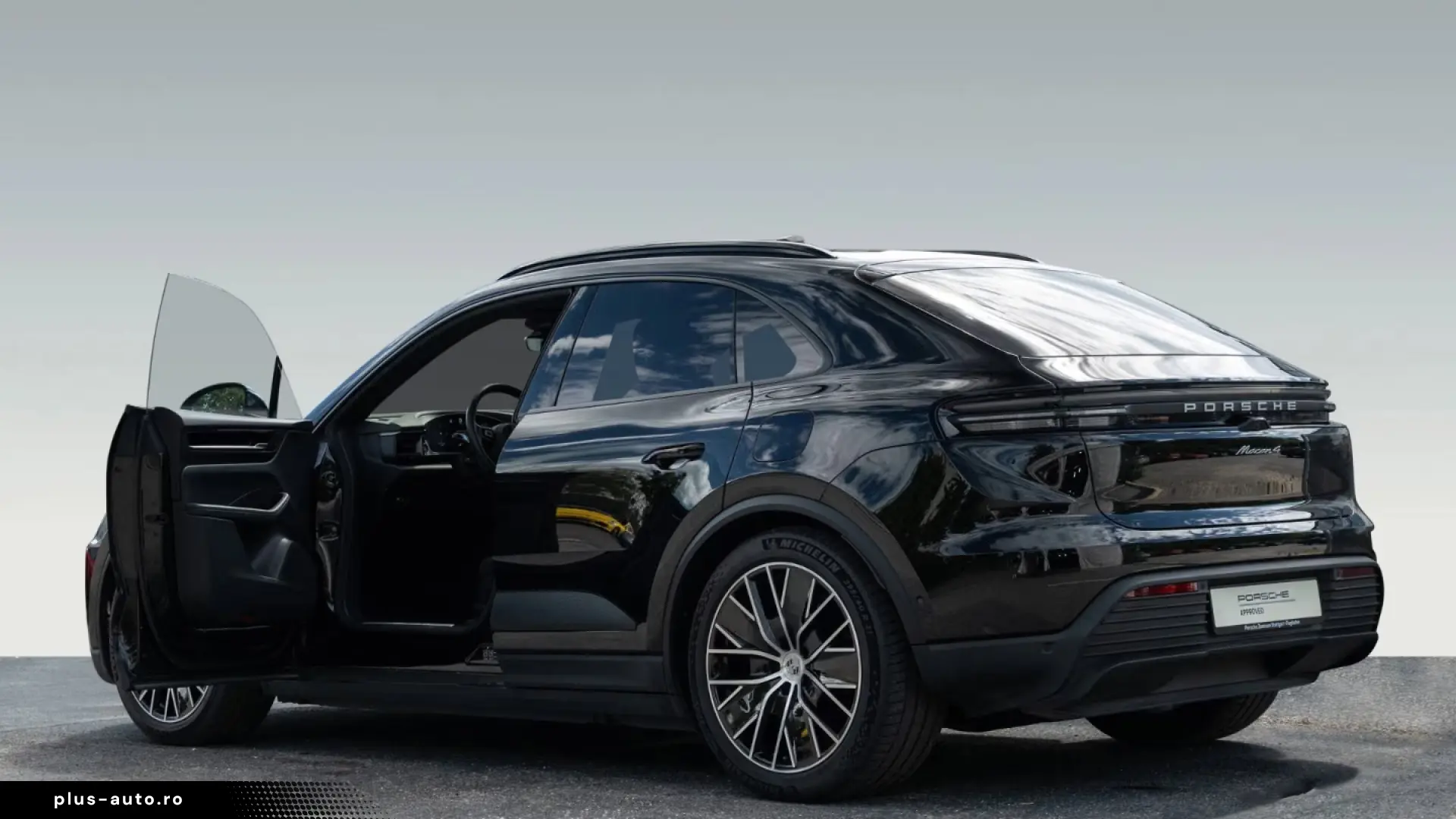 Porsche Macan 4 Panoramic Roof PASM Surround View