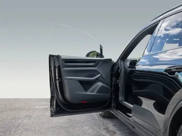 Porsche Macan 4 Panoramic Roof PASM Surround View
